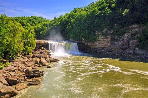 Cumberland falls state resort park photos - Dec 25, 2023 - Known as the "Niagara of the South," the 125-foot wide curtain of water is dramatic day or night. But it's only at night during a full moon that you can see the moonbow, a phenomenon not regularly ... 